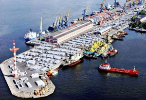 Морской порт Санкт-Петербурга пополнился еще одним мобильным портовым краном